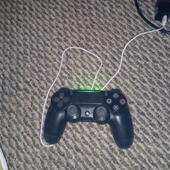 PS4 slim 1tb - Picture 3 of 4